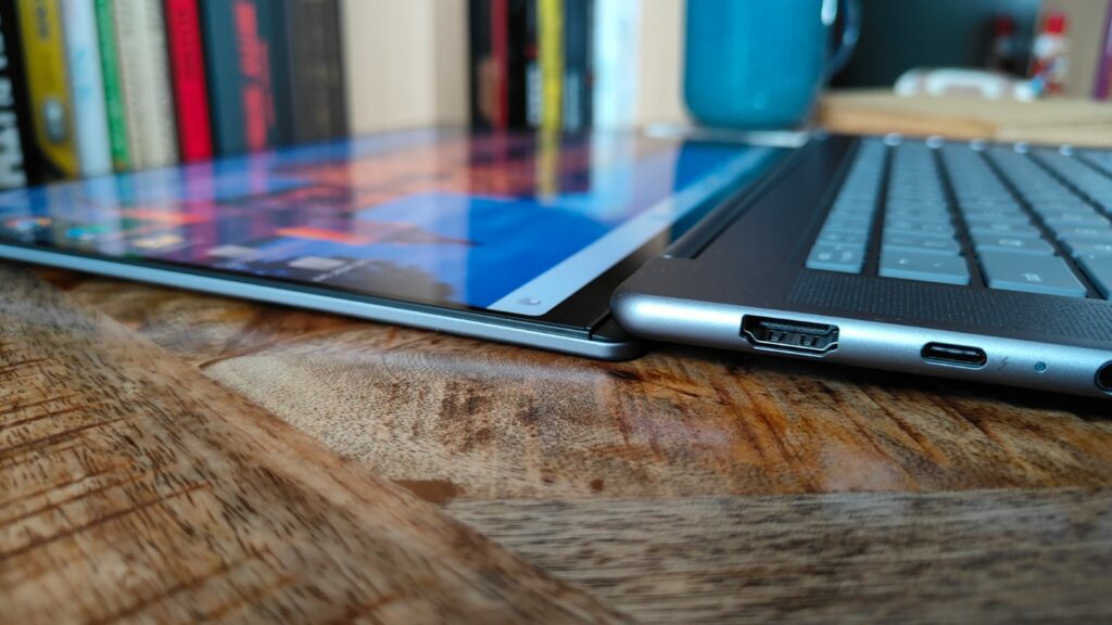 Lenovo Yoga Slim 7i Aura Edition zawias