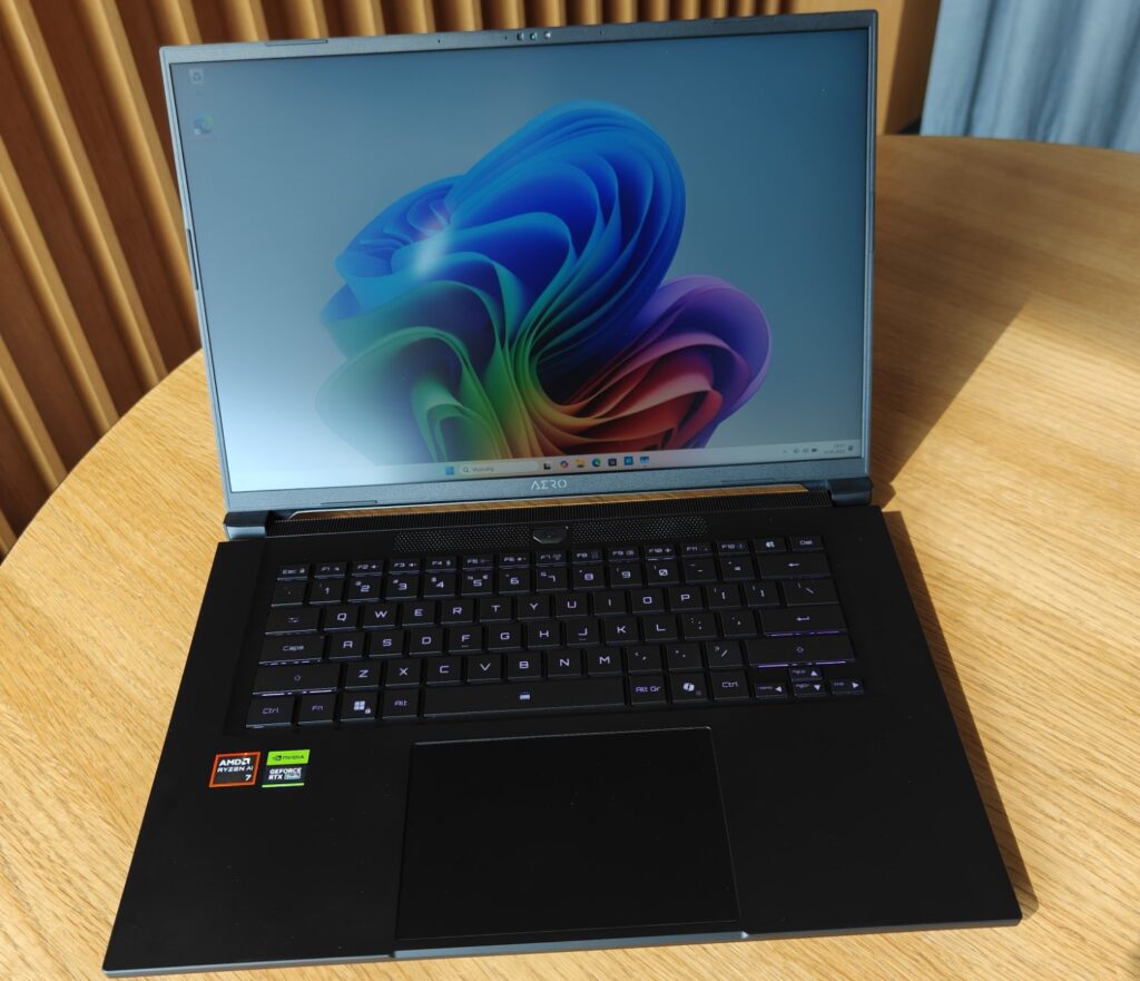 wyświetlacz w gigabyte aero x16
