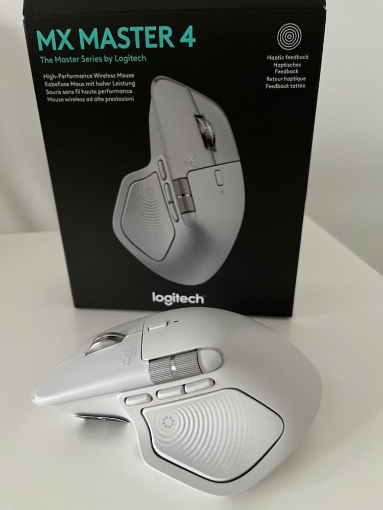logitech mx master 4 na tle opakowania