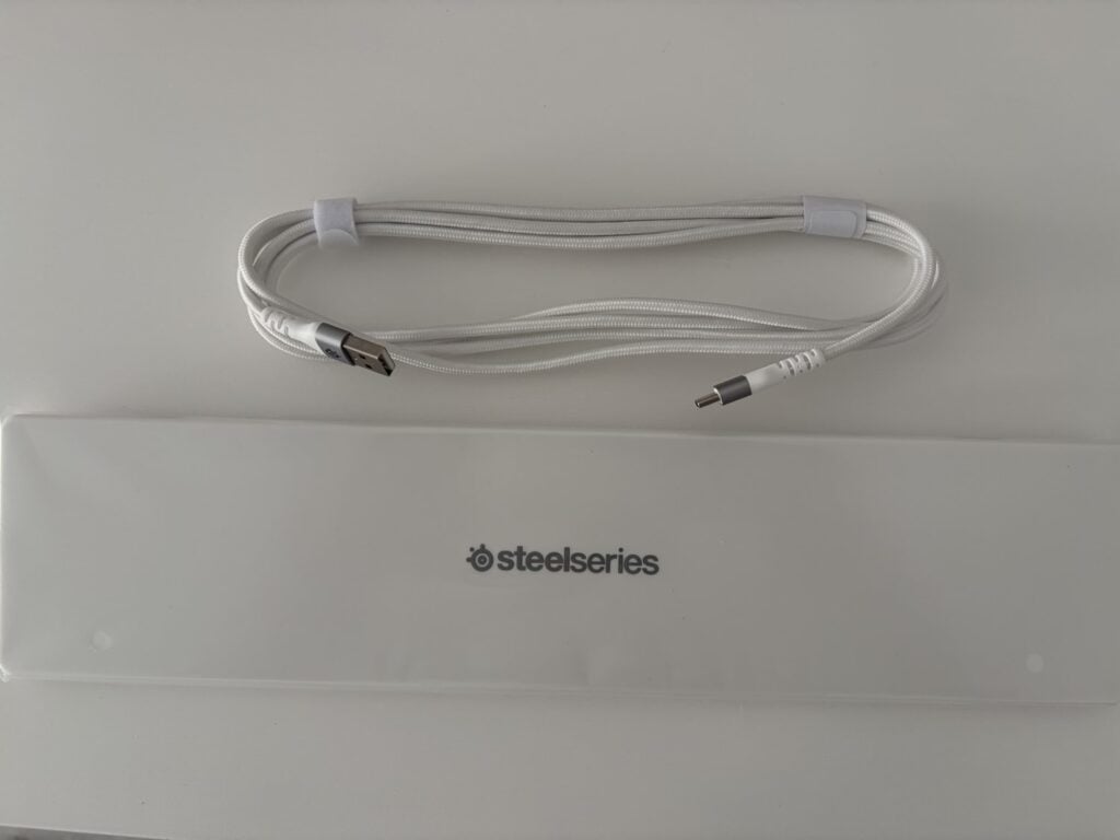 podpórka i kabel do steelseries apex pro tkl gen 3