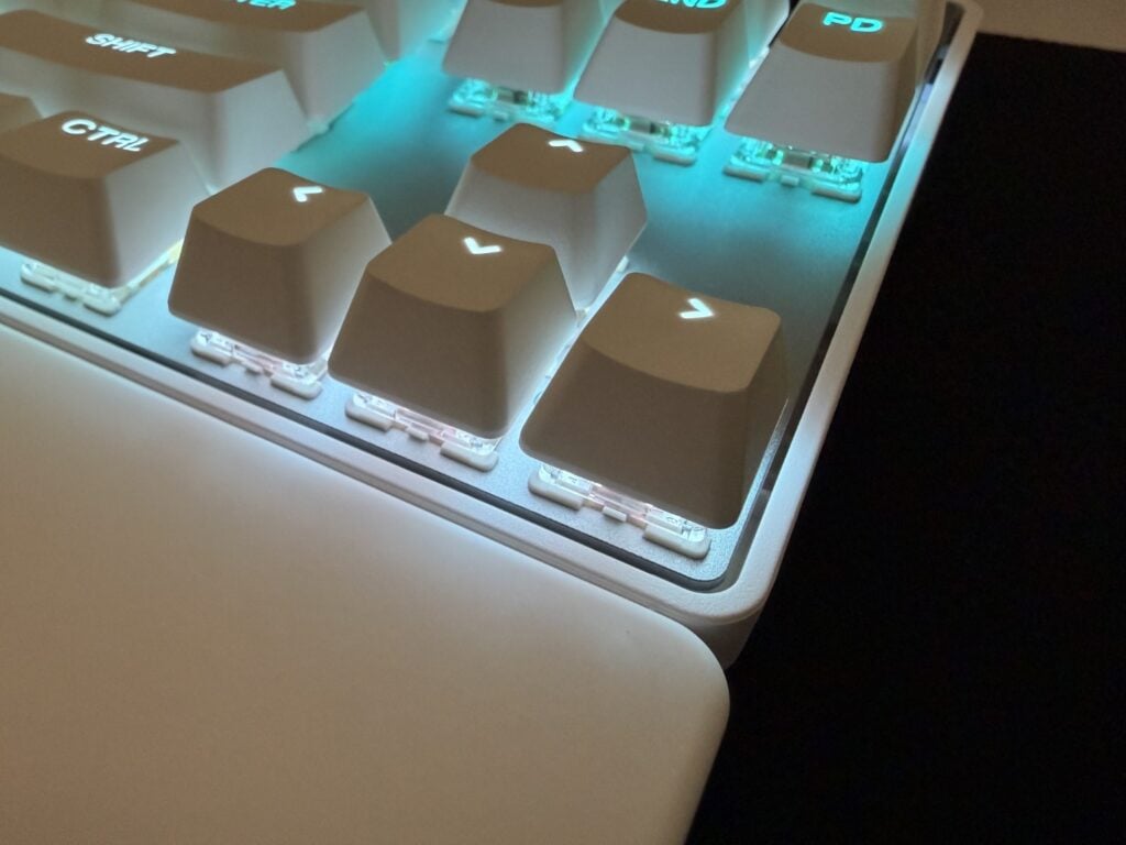 białe podświetlenie w steelseries apex pro tkl white