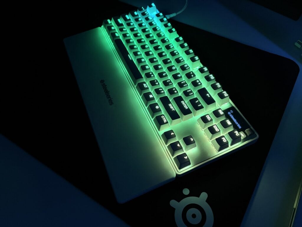 zielone podświetlenie w steelseries apex pro tkl gen 3