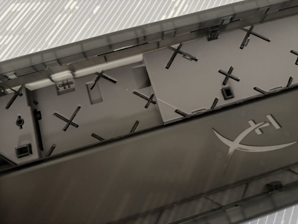 wnętrze obudowy hyperx origins 2